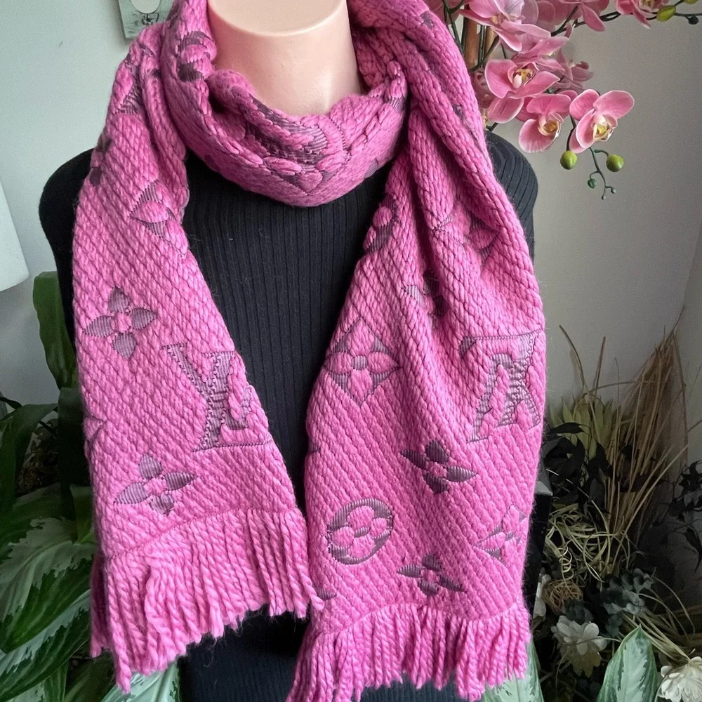 Louis Vuitton Echarpe Stole Scarf/Muffler. - Picture 9 of 11